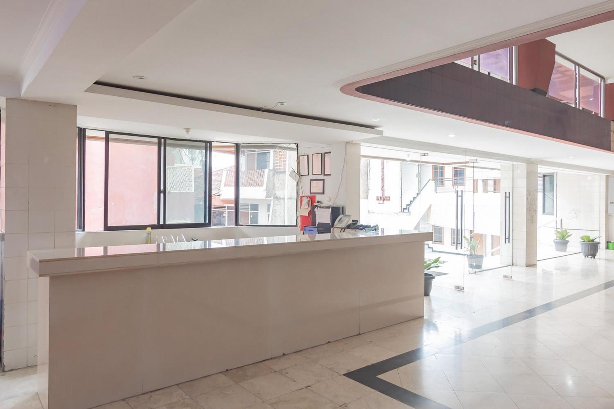 Hotel Reddoorz Near Sukabumi Station 2 Exterior foto