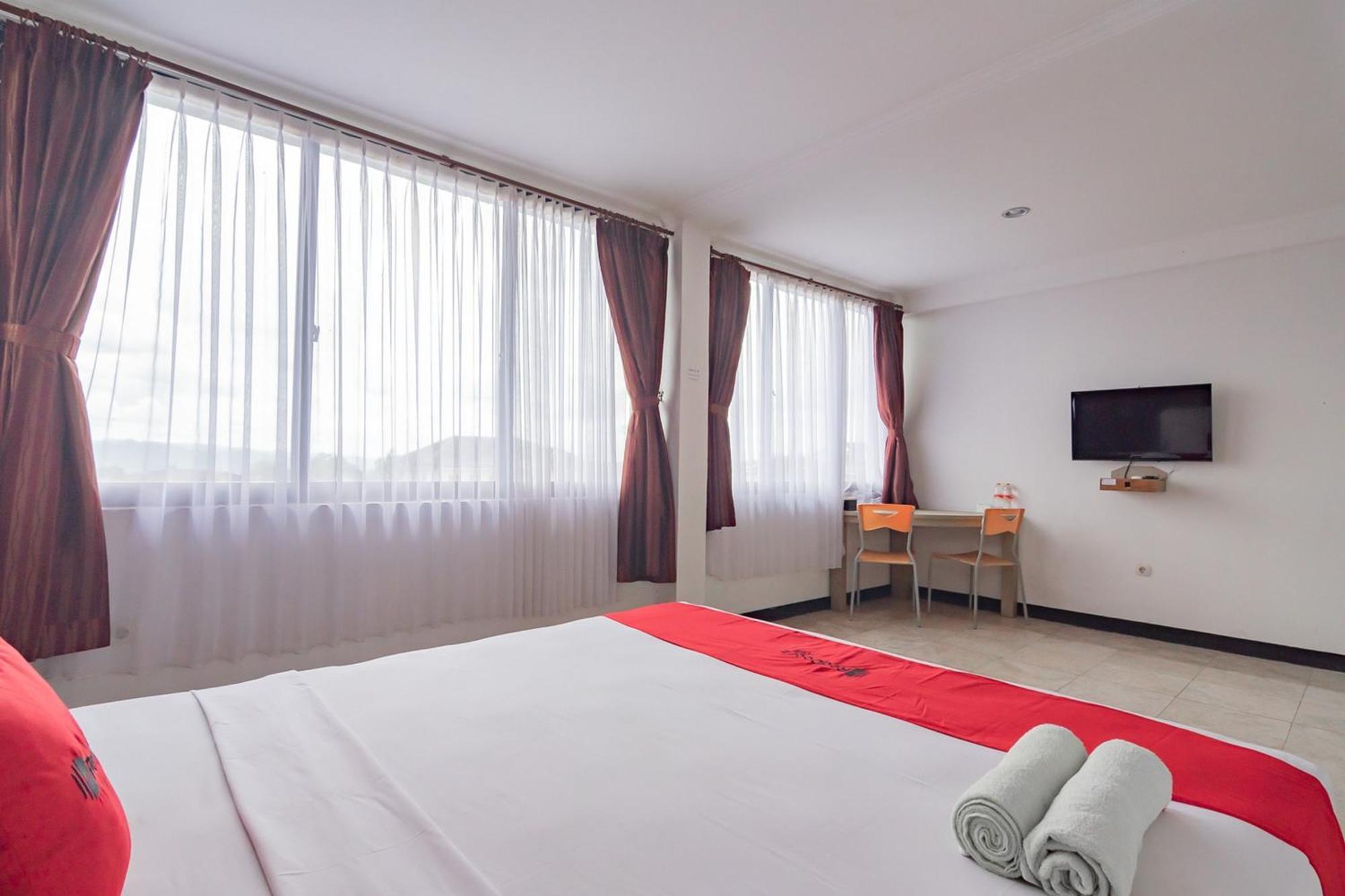 Hotel Reddoorz Near Sukabumi Station 2 Exterior foto