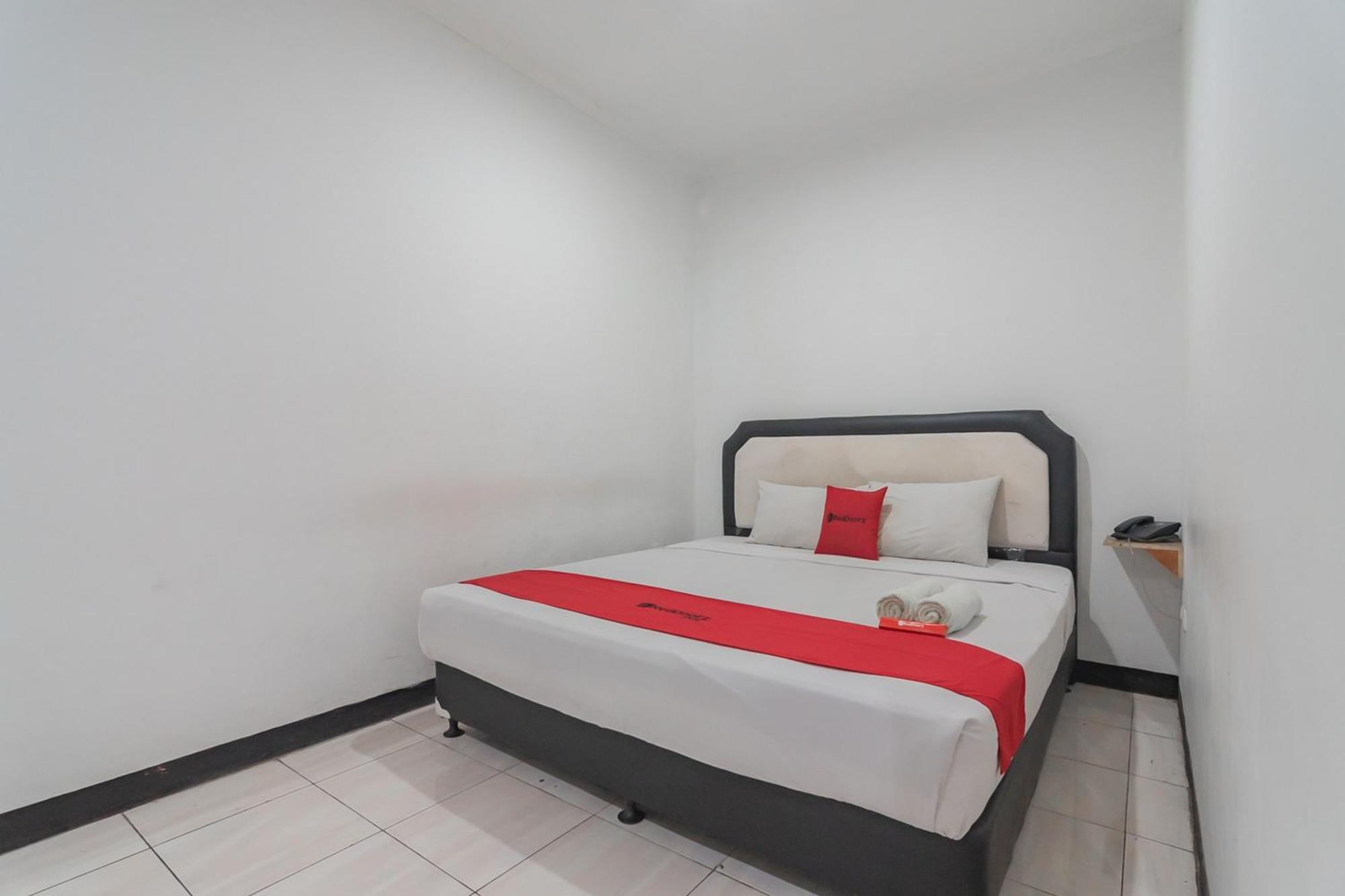 Hotel Reddoorz Near Sukabumi Station 2 Exterior foto
