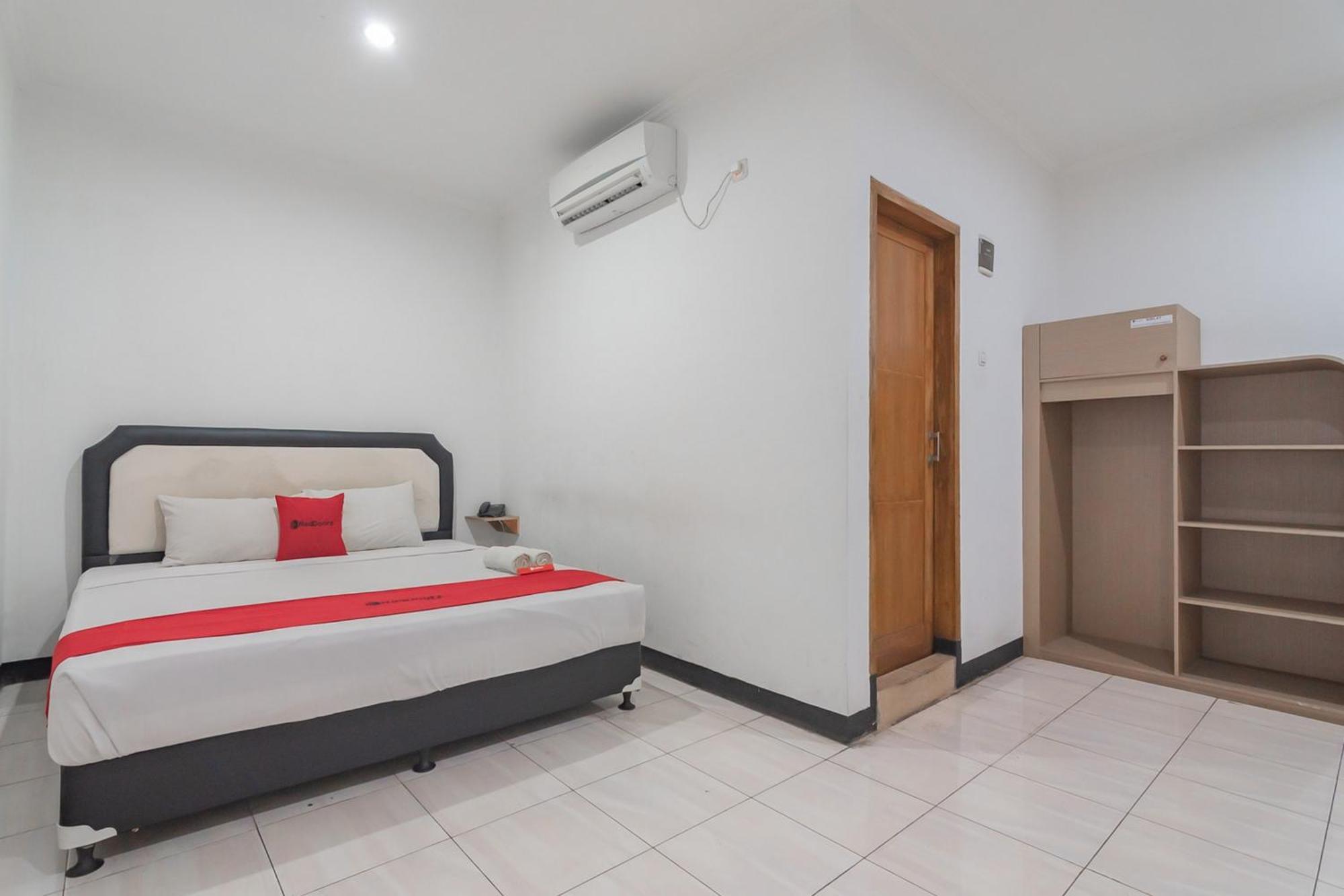 Hotel Reddoorz Near Sukabumi Station 2 Exterior foto