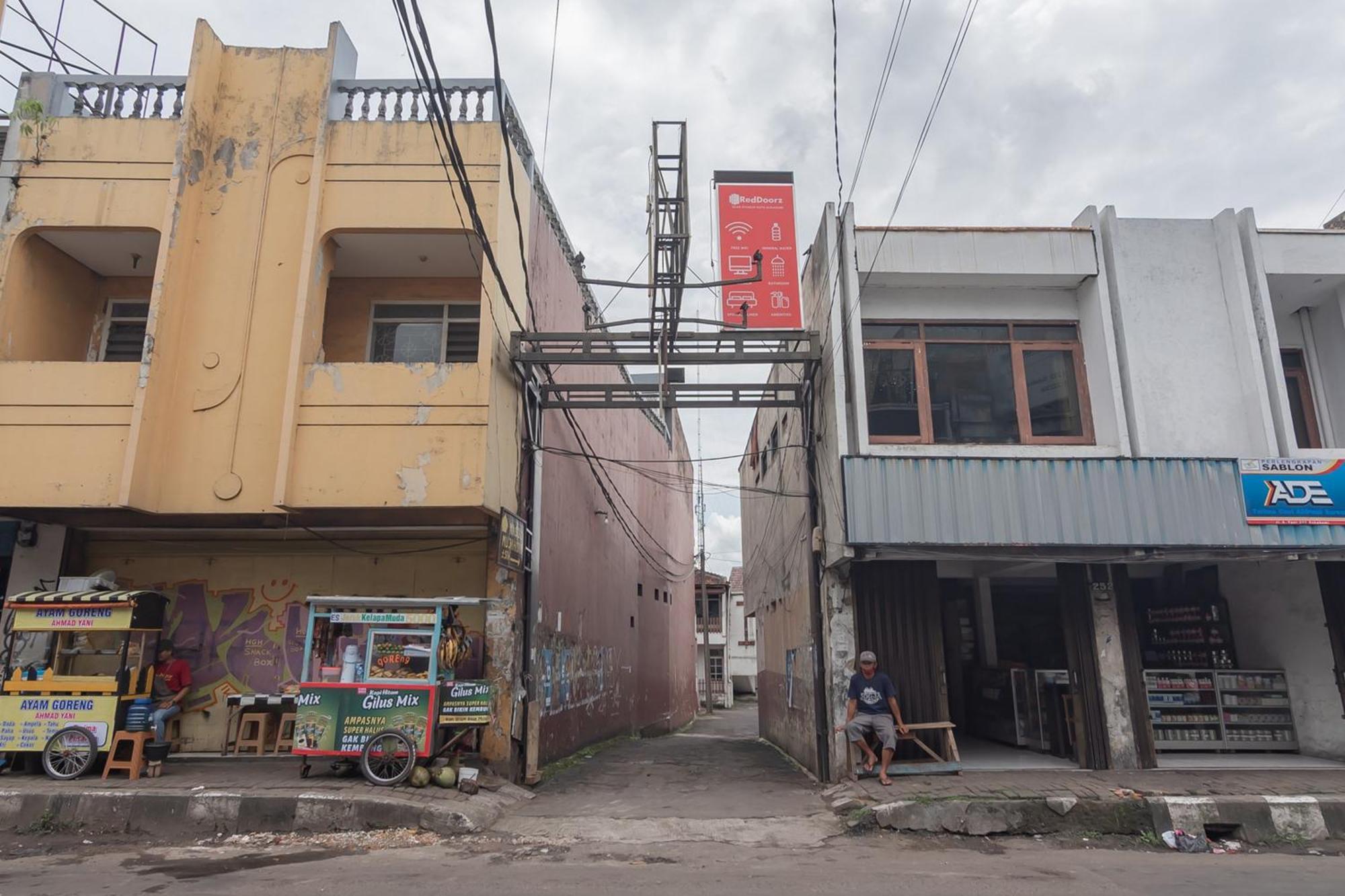 Hotel Reddoorz Near Sukabumi Station 2 Exterior foto