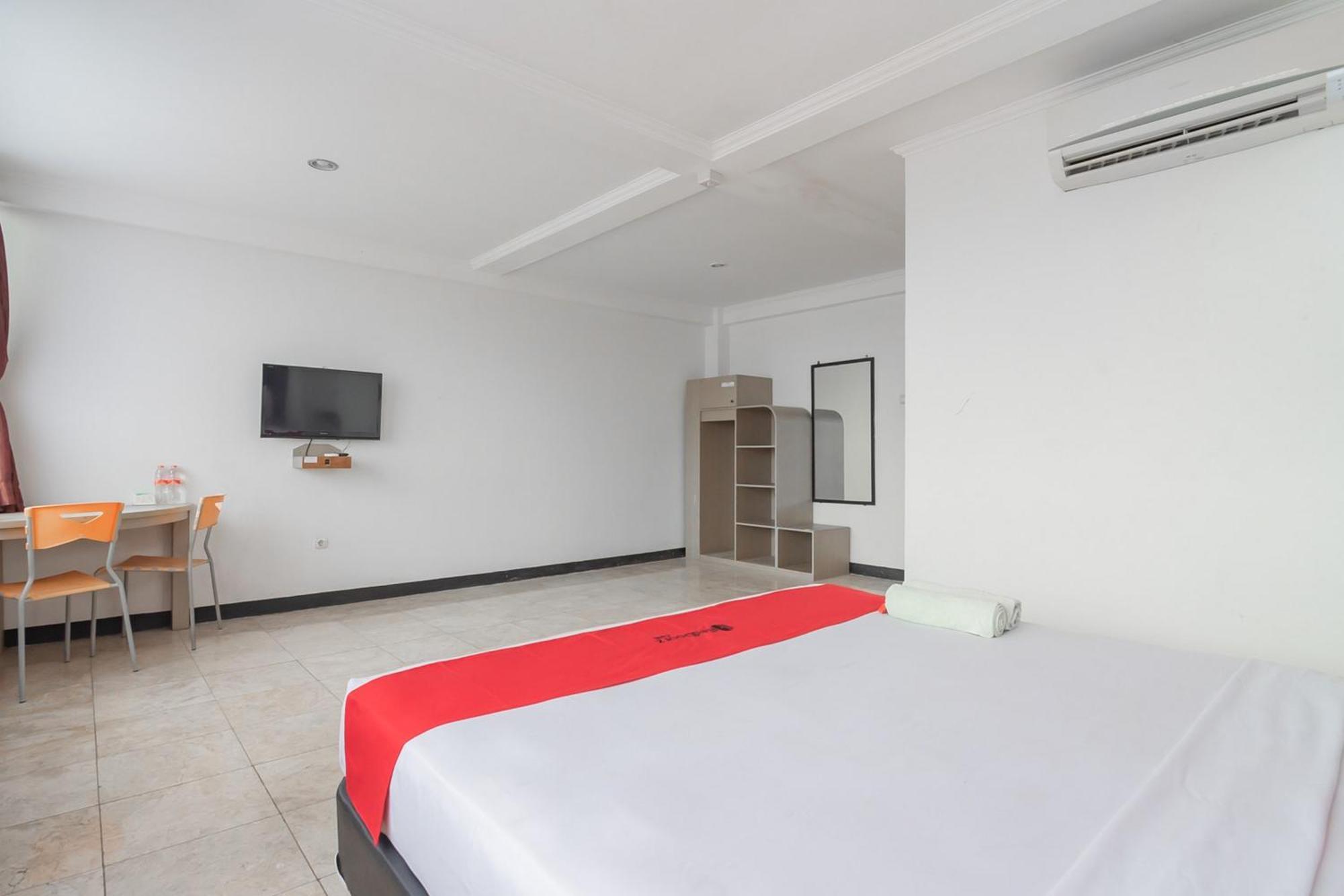 Hotel Reddoorz Near Sukabumi Station 2 Exterior foto