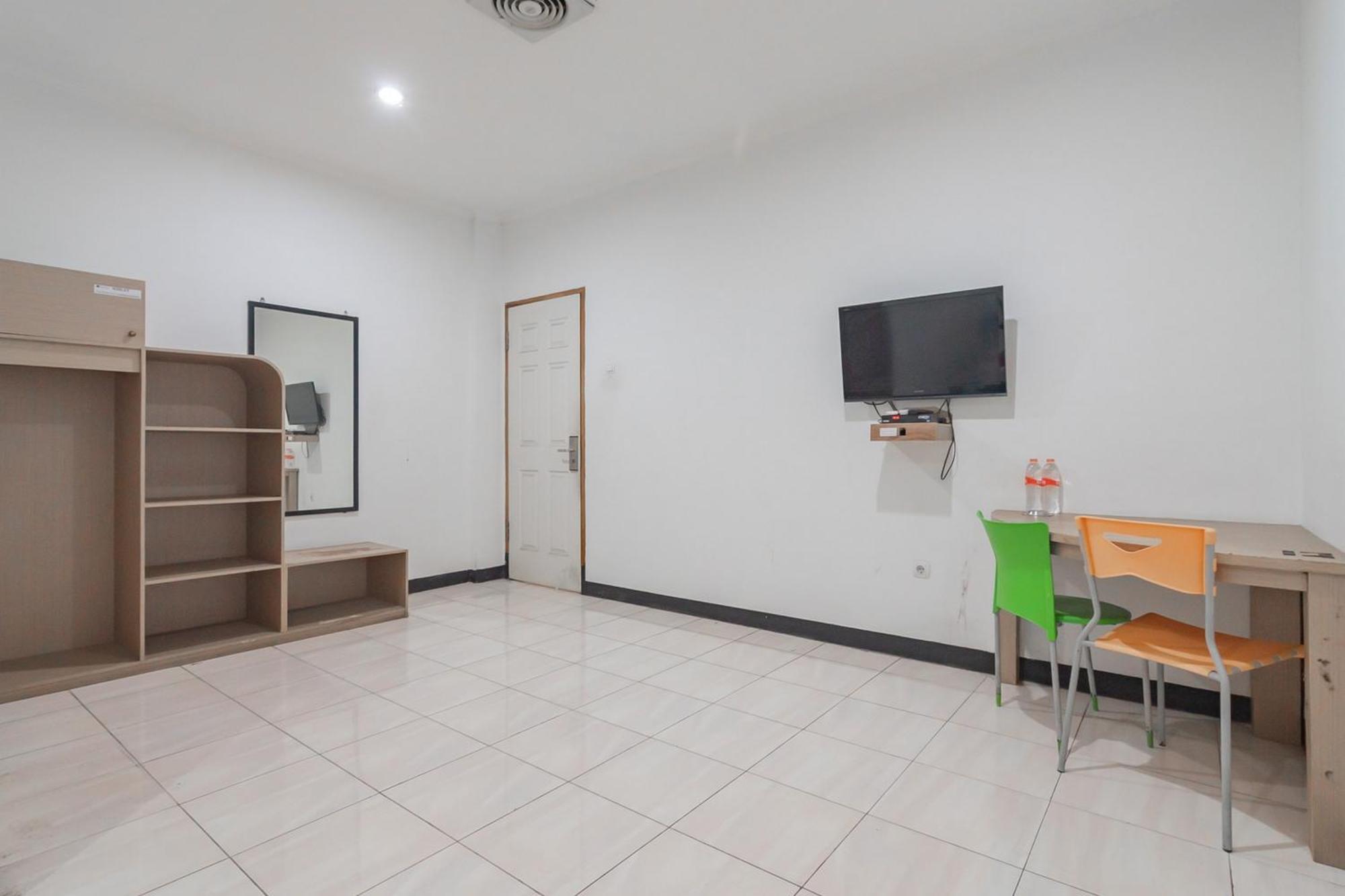 Hotel Reddoorz Near Sukabumi Station 2 Exterior foto